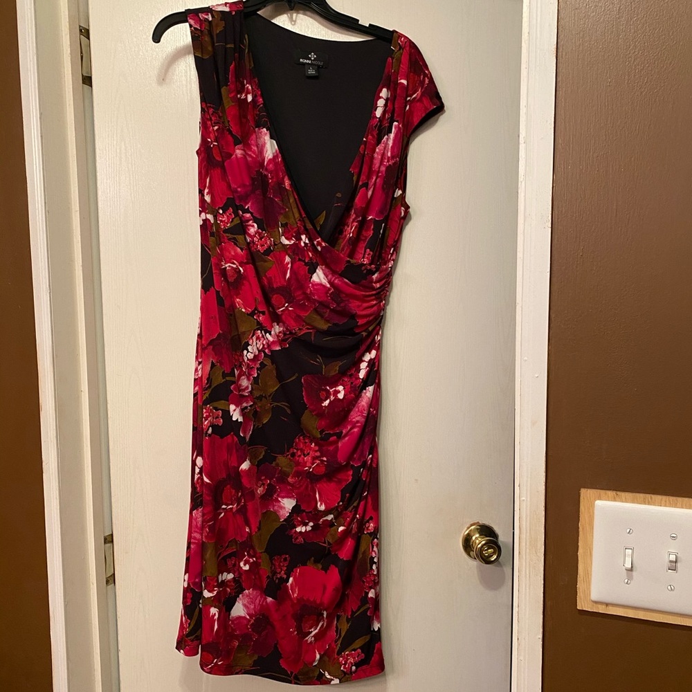 Ladies size Large beautiful rose dress